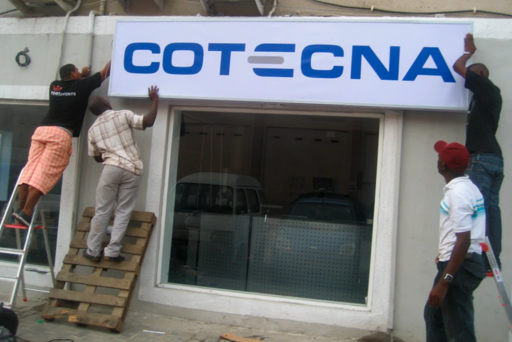 COTECNA, 2010 - Letreiro Lightbox - Bungo