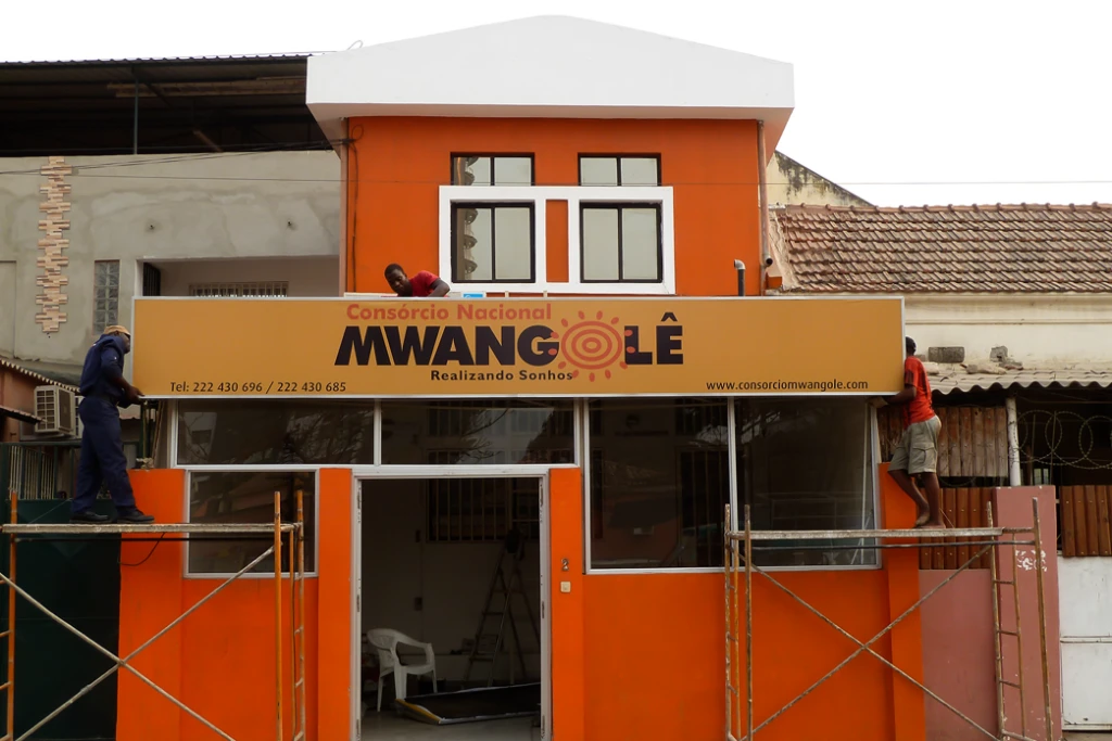 Mwangolê, 2011 - Letreiro Lightbox