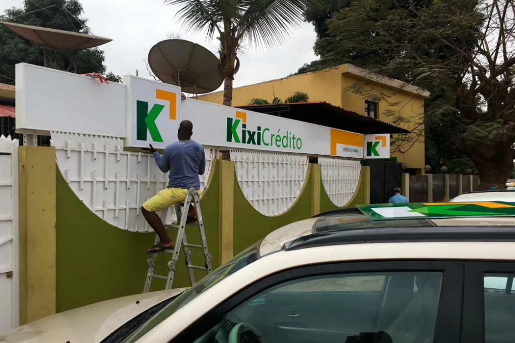 KixiCrédito, 2015 - Letreiro Lightbox - Viana