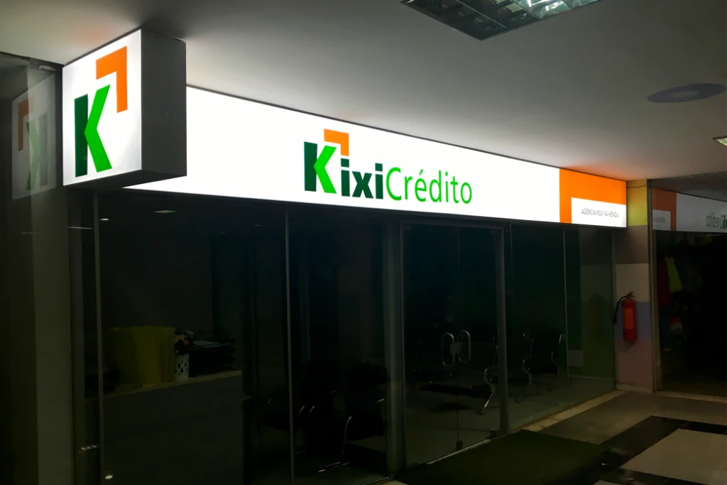 KixiCrédito, 2016 - Letreiro Lightbox - Kilamba Kiaxi