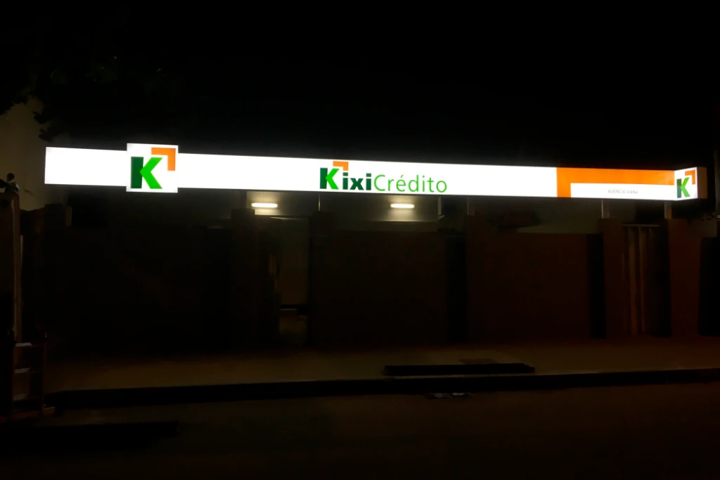 KixiCrédito, 2016 - Letreiro Lightbox - Viana