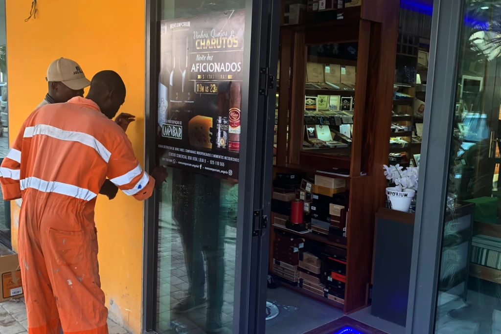 Men's Emporium, 2019 - Decoração Exterior